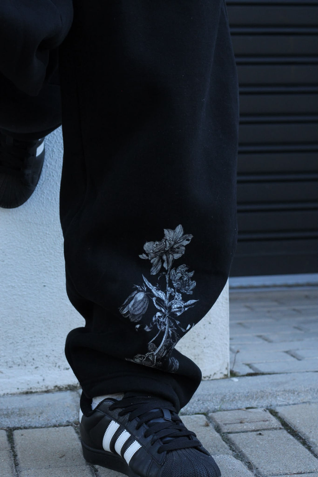 FALLEN ROSES